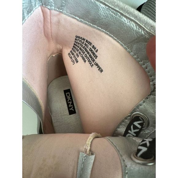 NWOB DKNY Silver Ava Stone Moto Bootie Size 8.5 - Picture 7 of 7